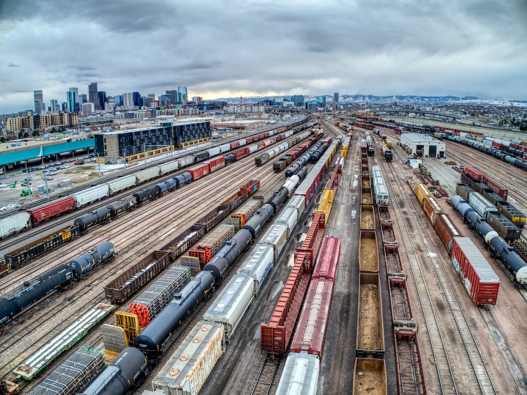 Transport kolejowy – jakie są jego atuty?